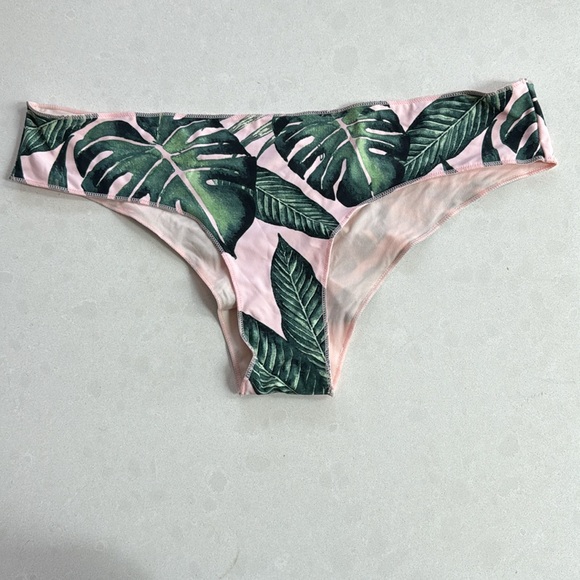 Bikini - Picture 6 of 7